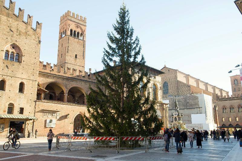 File:Istituto cultura italiana (NGO)/Posts/December 2016 - გილოცავთ დამდეგ შობა–ახალ წელს/15780855 1509946912367228 8200257292223234312 n.jpg